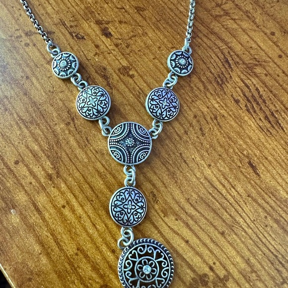 Lia Sophia silver tone adjustable necklace 16-19” ‘demure’ - Picture 3 of 4